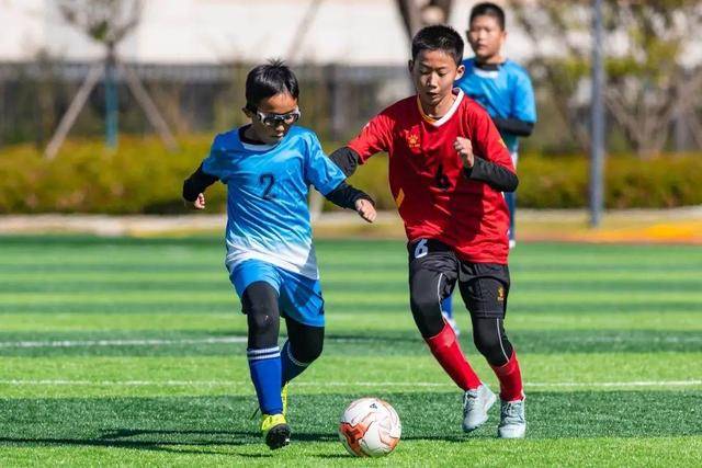 吉滕斯：伤病确实影响了我的第一个赛季，现在感觉一天比一天好